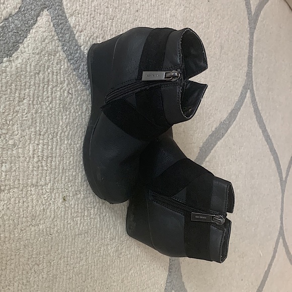 Girls Michael Kors boots, size 12 - Picture 11 of 15